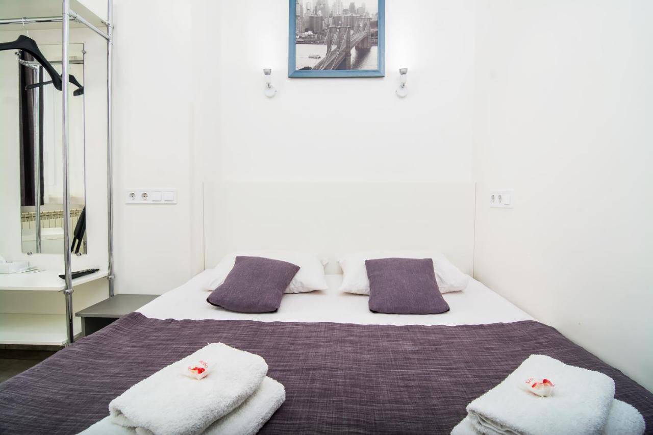 Smart Hotel Rooms Near Metro 24/7 키예프 외부 사진