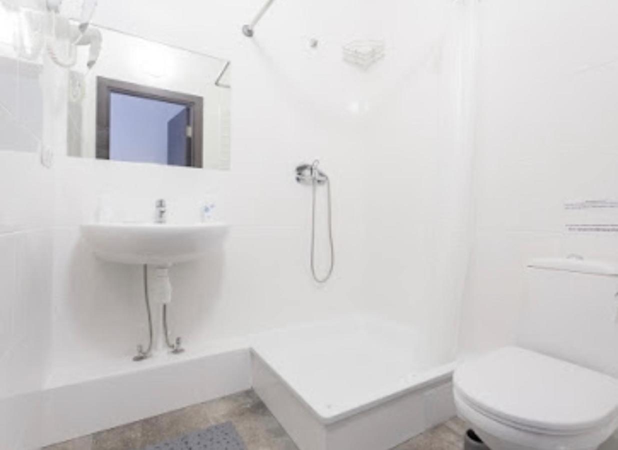 Smart Hotel Rooms Near Metro 24/7 키예프 외부 사진
